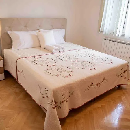Zadar, Martinova House With Swimming Pool Вилла Затон