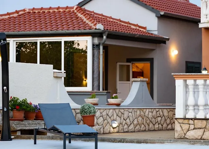 Zadar, Martinova House With Swimming Pool Вилла Затон